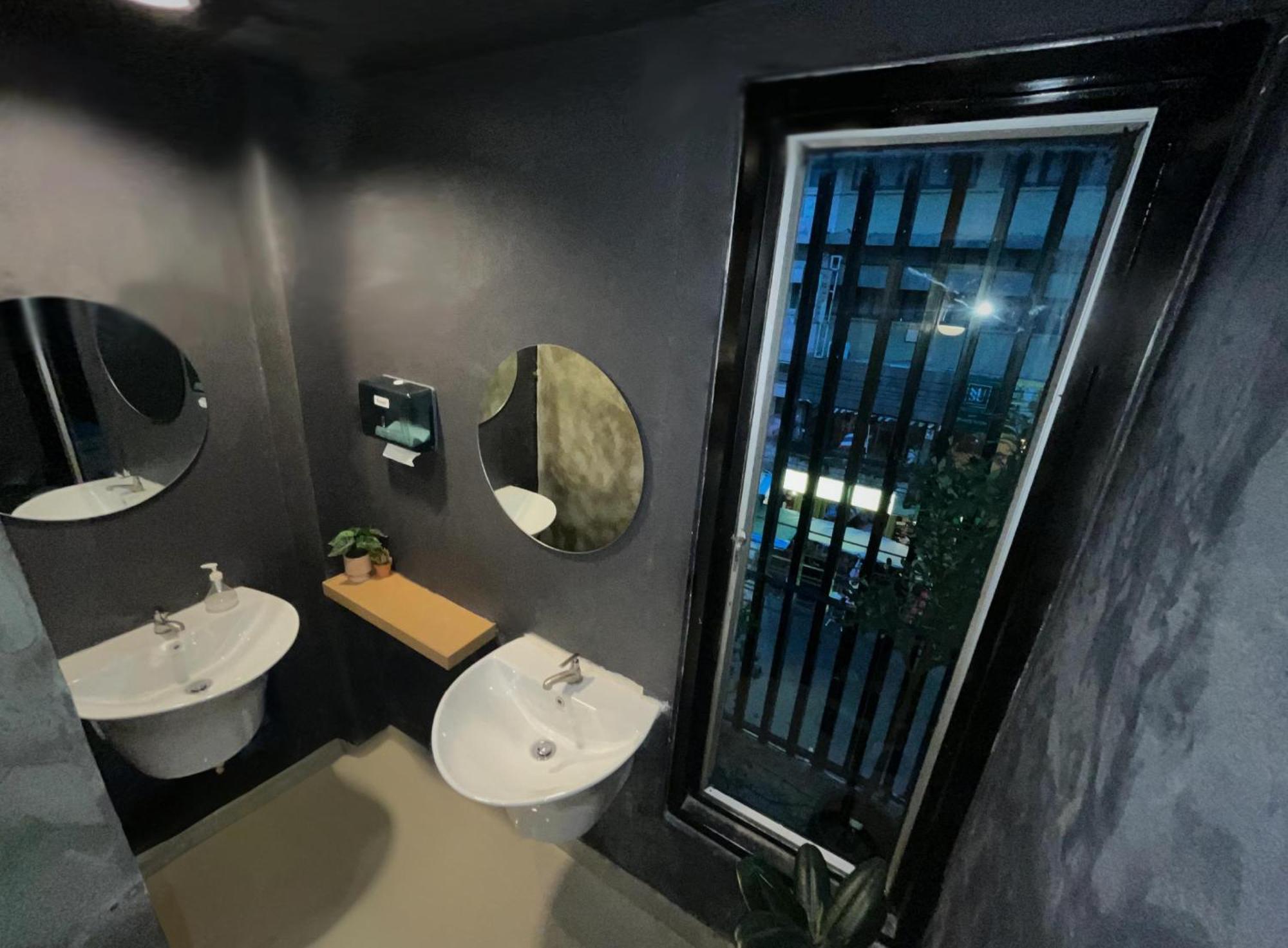 Bud Brew Beyond Dispensary And Hotel Bangkok Dış mekan fotoğraf