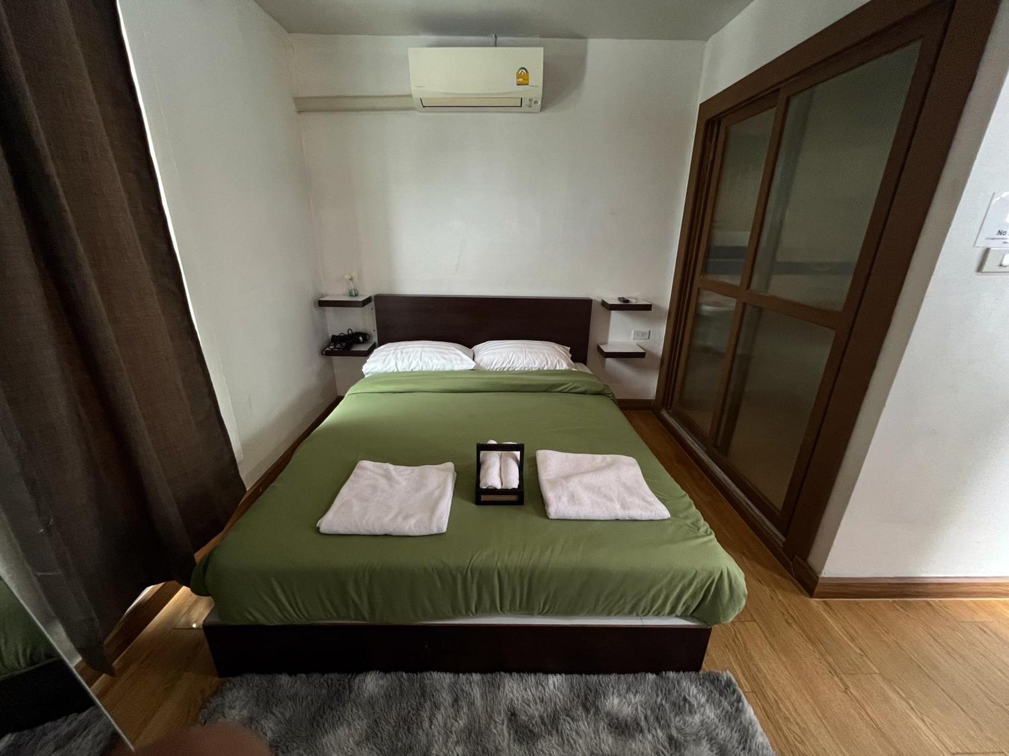 Bud Brew Beyond Dispensary And Hotel Bangkok Dış mekan fotoğraf